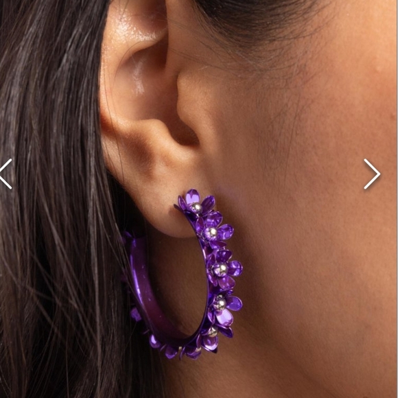 Fashionable Flower Crown Purple Hoop Earrings Post NWT SALE 1.25" - Picture 2 of 3